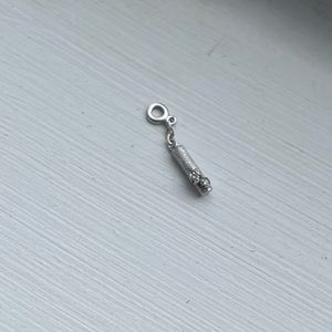 Beauty Marked charm-pupil hall